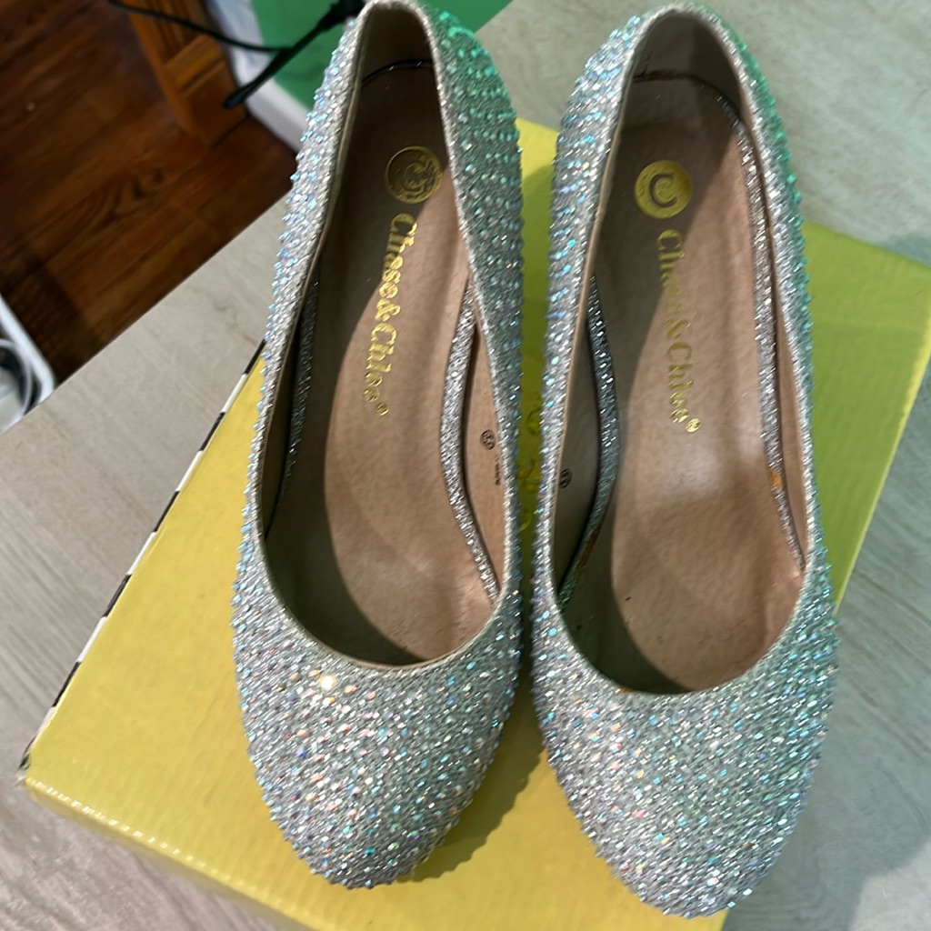 Preowned Sparkle Gems Silver Heels Size 55